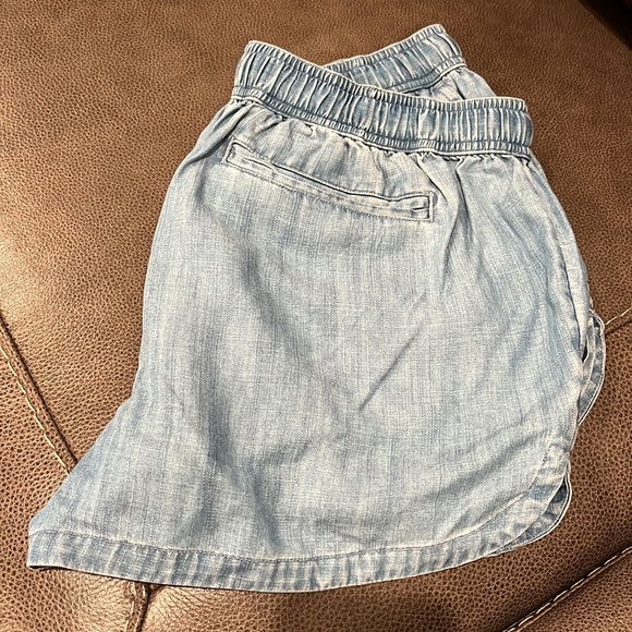vineyard vines Chambray Tassel Shorts - Picture 2 of 2